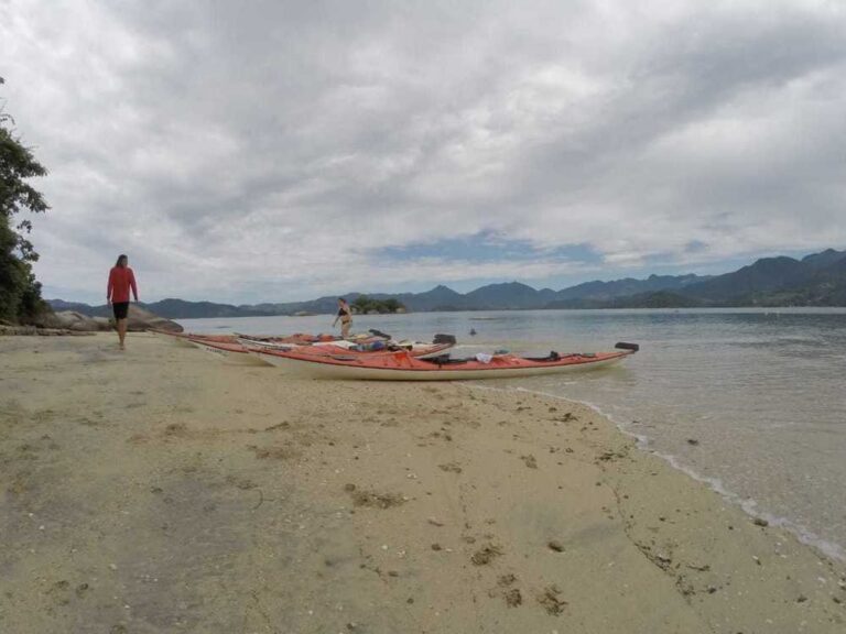 Caiaque pelas praias e manguezais