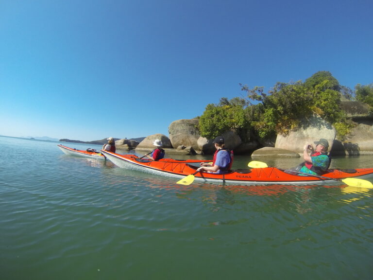 Caiaque pelas praias e manguezais