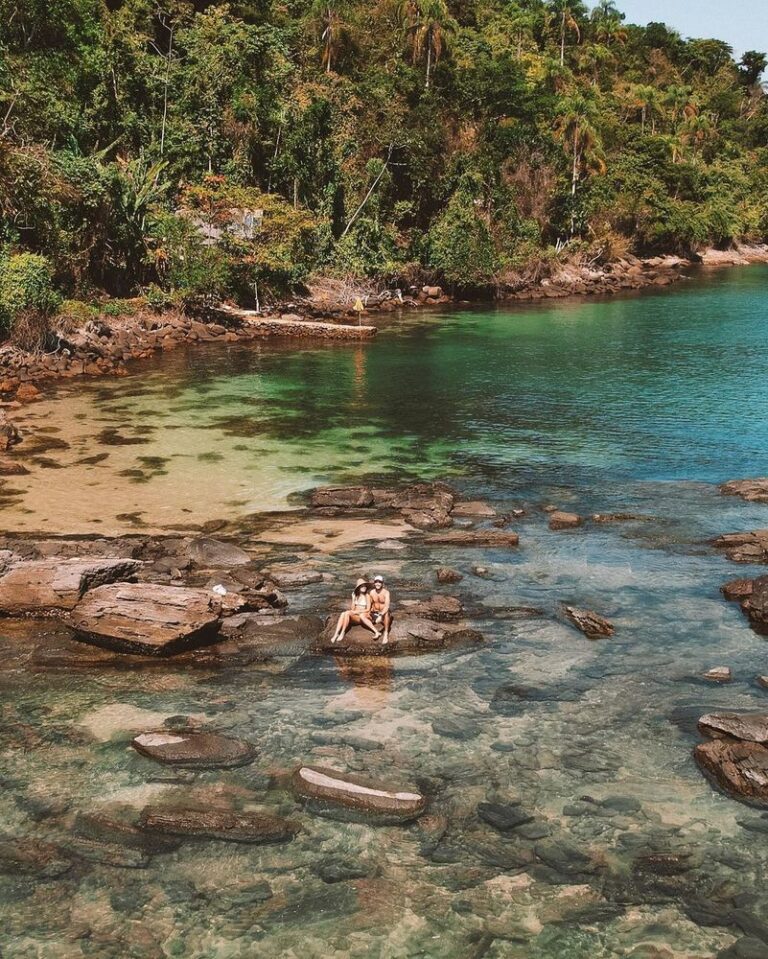 Passeio de lancha privativo em Paraty