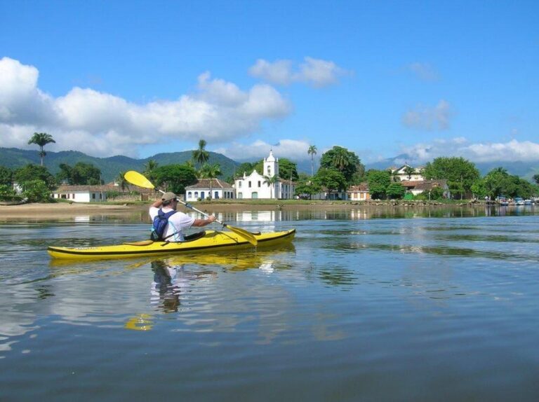 Caiaque pelas praias e manguezais